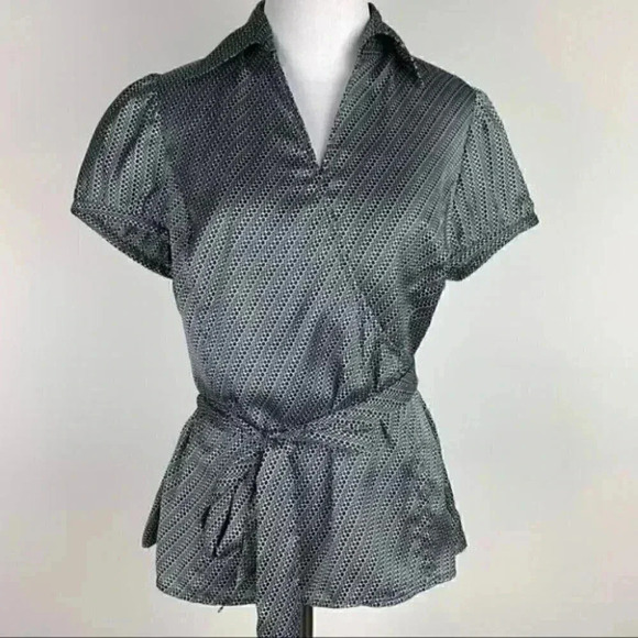 Ann Taylor Loft top size 12P black white geometric - Picture 2 of 10